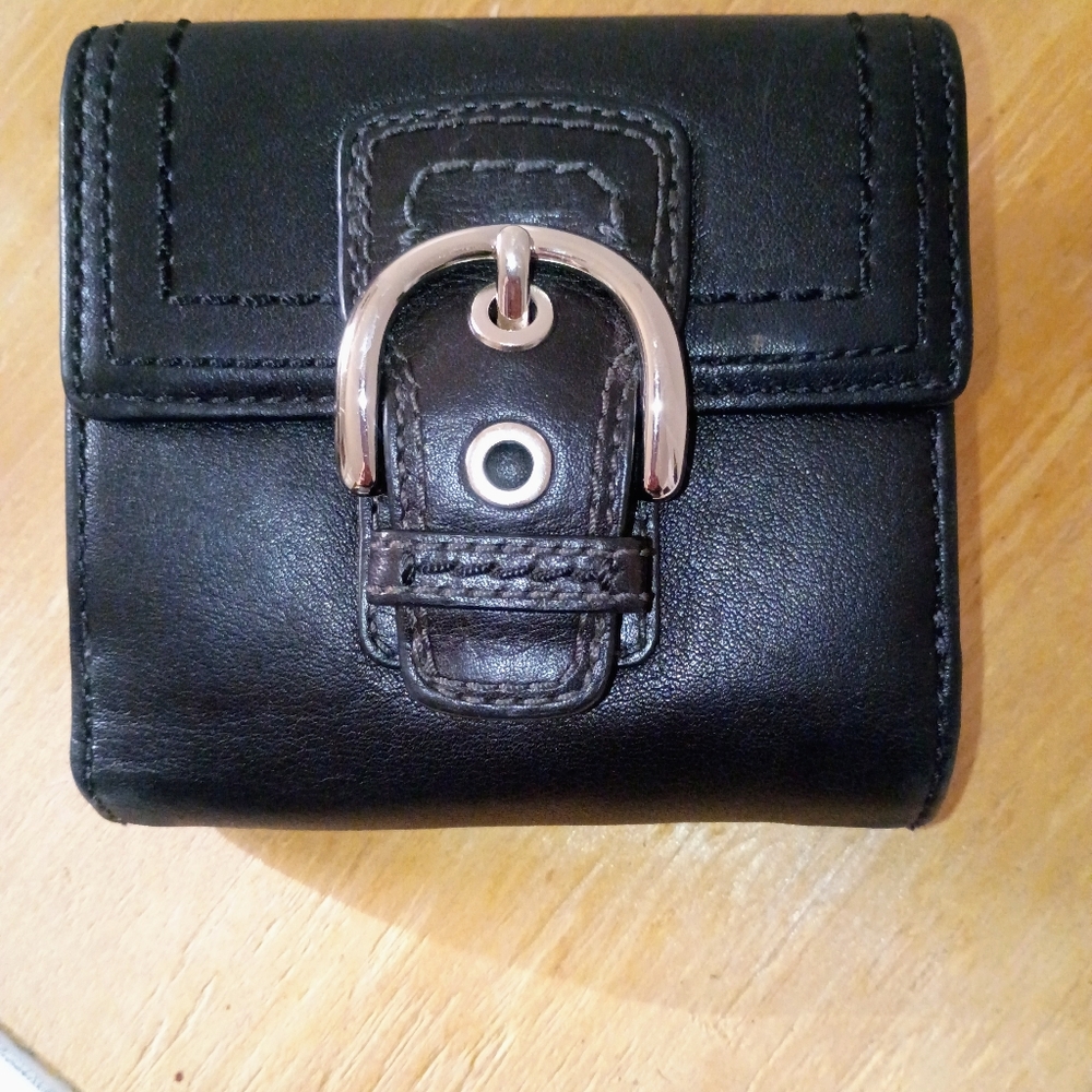 Vintage Coach Soho buckle wallet in black leather. 